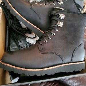 Mens Black UGG Hannen Boots. Never worn new size 9